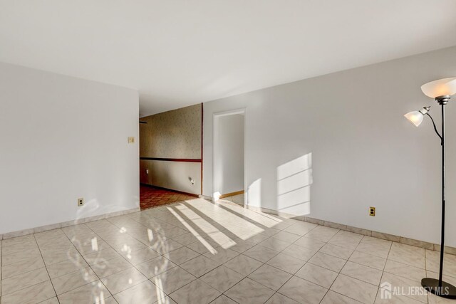 unfurnished room featuring light tile patterned flooring