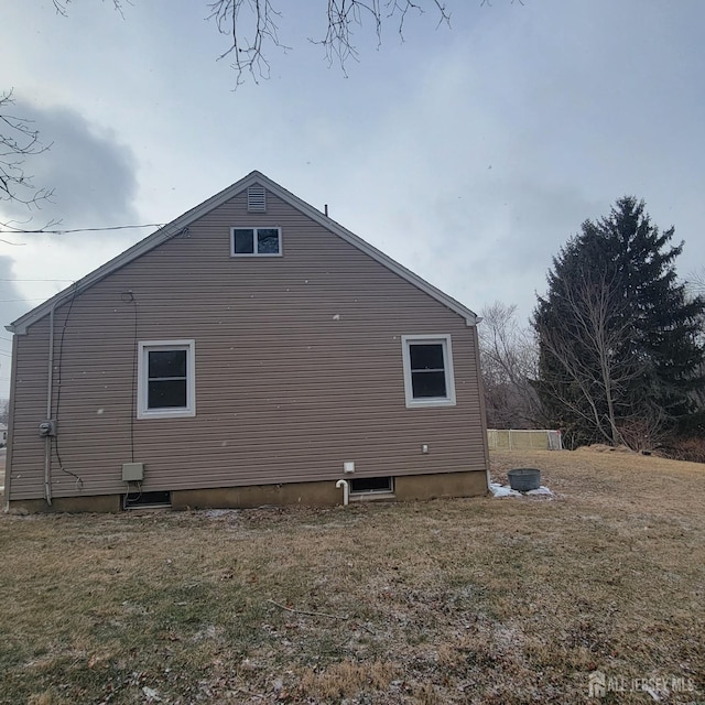 view of side of property featuring a yard