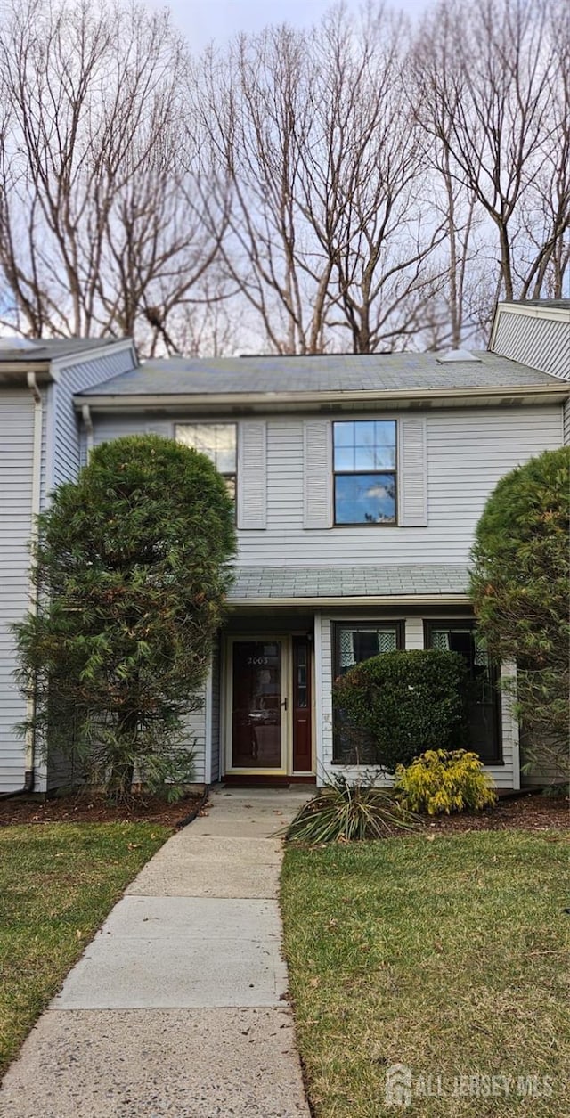 view of front of property with a front lawn