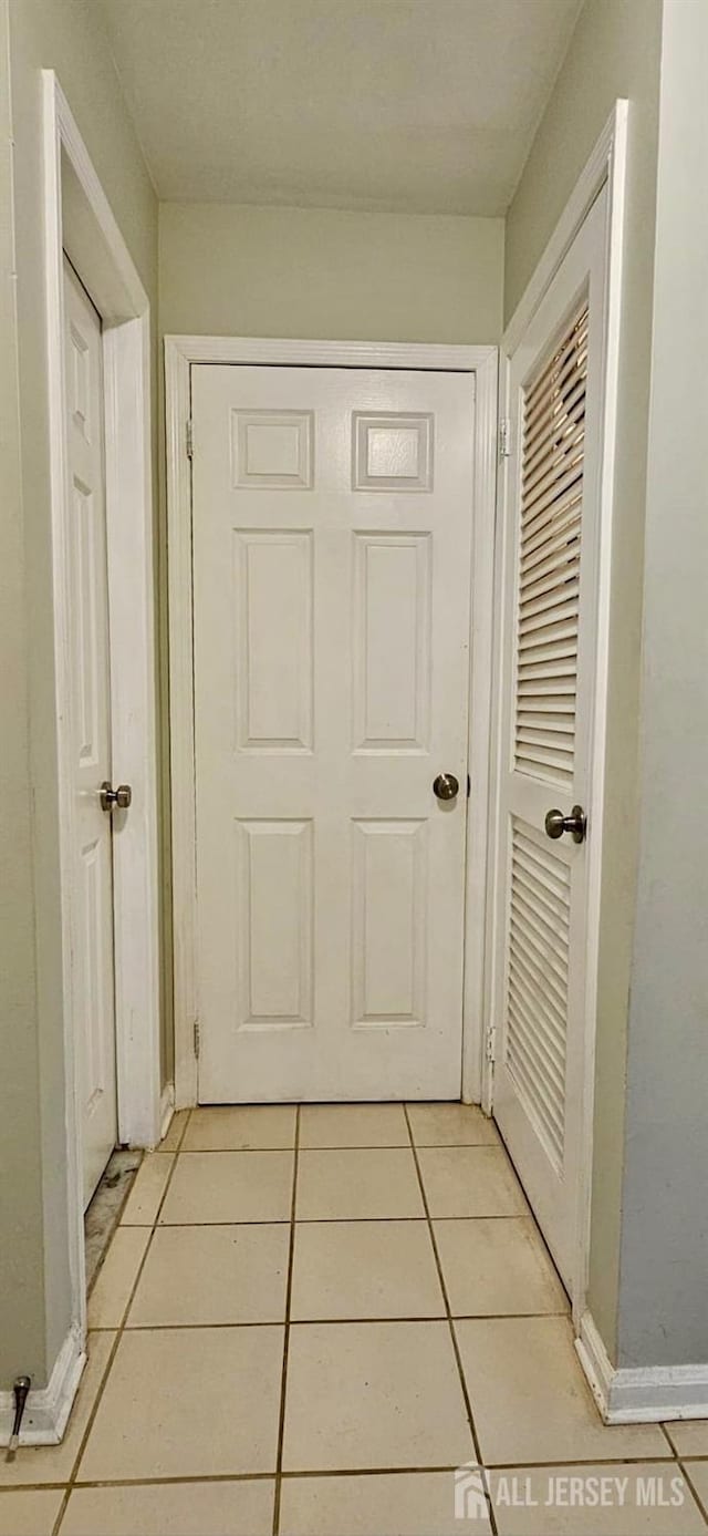 2003 Timber Oaks Rd, Edison, NJ 08820 - corridor featuring light tile patterned floors