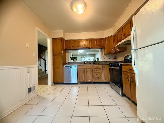 2003 Timber Oaks Rd, Edison, NJ 08820 - kitchen featuring stainless steel appliances, under cabinet range hood, dark countertops, brown cabinets, and wainscoting