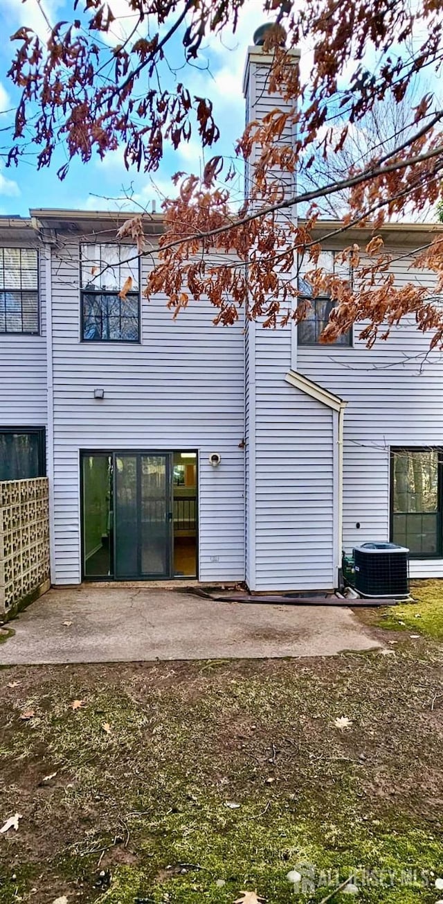 2003 Timber Oaks Rd, Edison, NJ 08820 - back of property featuring a patio area
