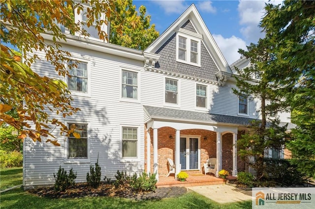 view of front of home with a front yard and covered porch