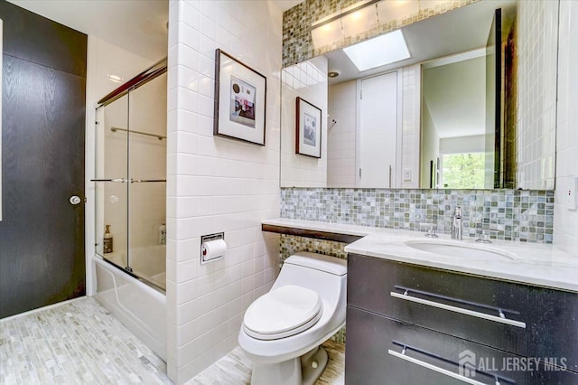 1580 Mountain Top Rd, Bridgewater, NJ 08807 - full bathroom featuring a skylight, toilet, vanity, enclosed tub / shower combo, and backsplash