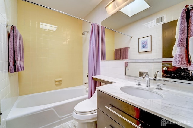 1580 Mountain Top Rd, Bridgewater, NJ 08807 - bathroom featuring shower / bath combo, vanity, toilet, and tasteful backsplash