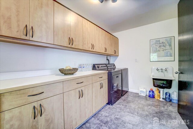 1580 Mountain Top Rd, Bridgewater, NJ 08807 - laundry room featuring washing machine and clothes dryer, cabinet space, and baseboards