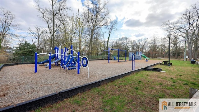 333 Melrose Ave, Middlesex, NJ 08846 - view of community jungle gym