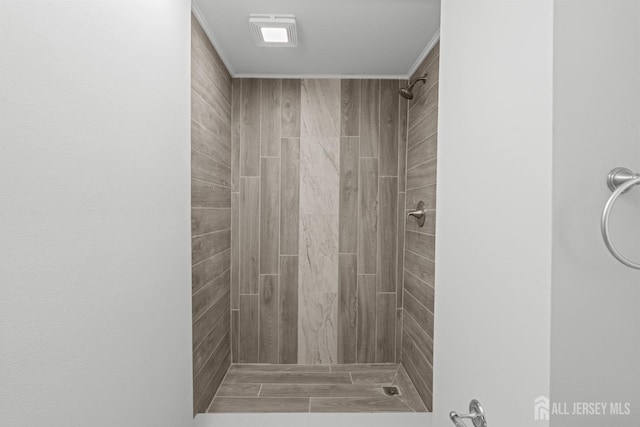 bathroom featuring a tile shower