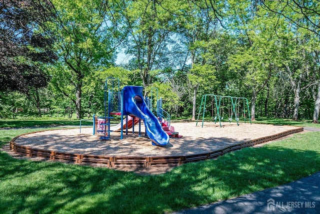 521 Andria Ave Unit 202, Hillsborough, NJ 08844 - community play area with a yard