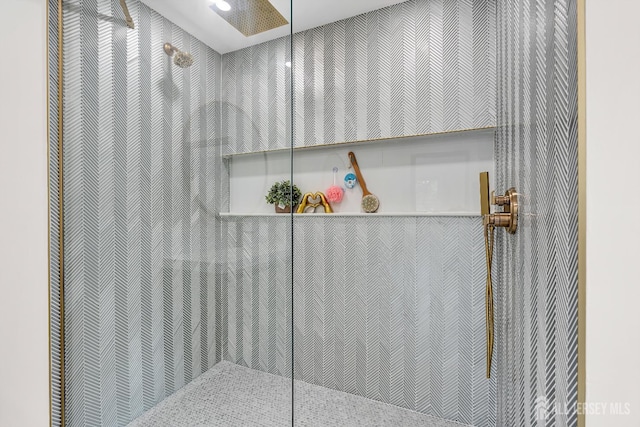 35 Glenville Rd, Edison, NJ 08817 - full bathroom featuring tiled shower