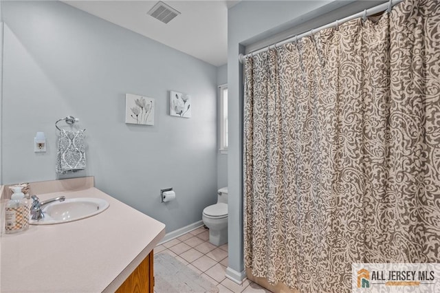 full bathroom featuring tile patterned flooring, visible vents, baseboards, toilet, and vanity