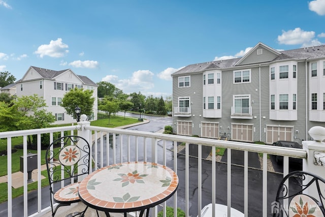 1525 Hudson Cir, Highland Park, NJ 08904 - balcony with a residential view