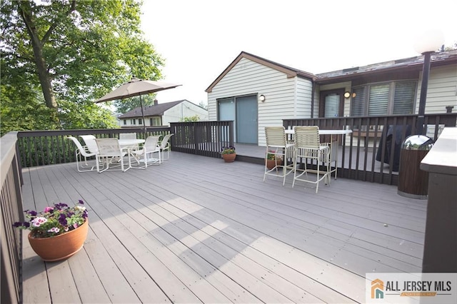 12 Tompkins Rd, East Brunswick, NJ 08816 - deck with outdoor dining space