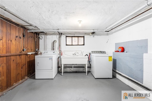 58 Stewart Pl S, Orange Village, NJ 07079 - laundry area with washing machine and clothes dryer and a textured ceiling