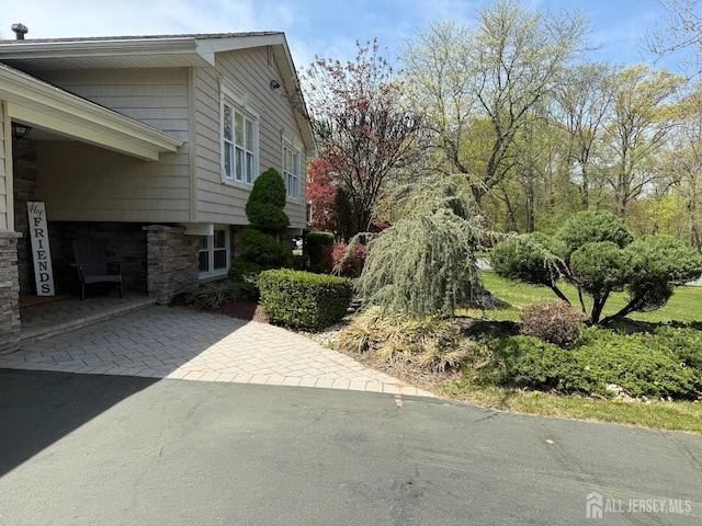 7 Arthurs Ct, Manalapan, NJ 07726 - view of side of property featuring stone siding