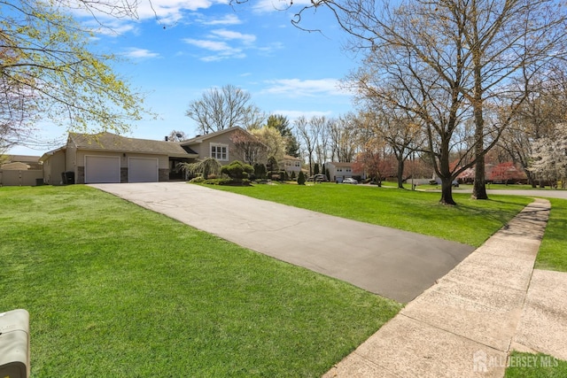 7 Arthurs Ct, Manalapan, NJ 07726 - tri-level home featuring a garage, a front yard, and driveway
