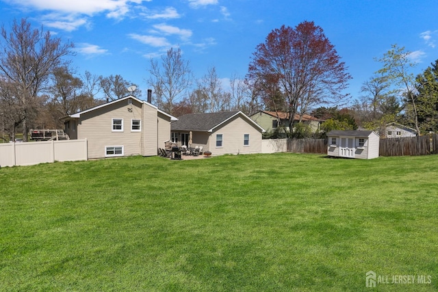 7 Arthurs Ct, Manalapan, NJ 07726 - back of house featuring a patio area