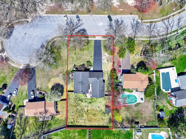 7 Arthurs Ct, Manalapan, NJ 07726 - aerial overview of property's location featuring a pool area and property boundaries highlighted