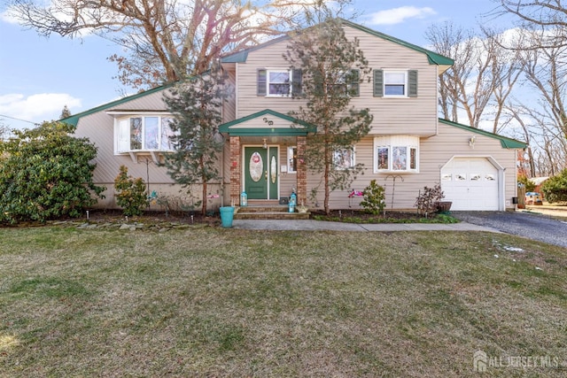 view of front facade featuring a front lawn, an attached garage, and driveway