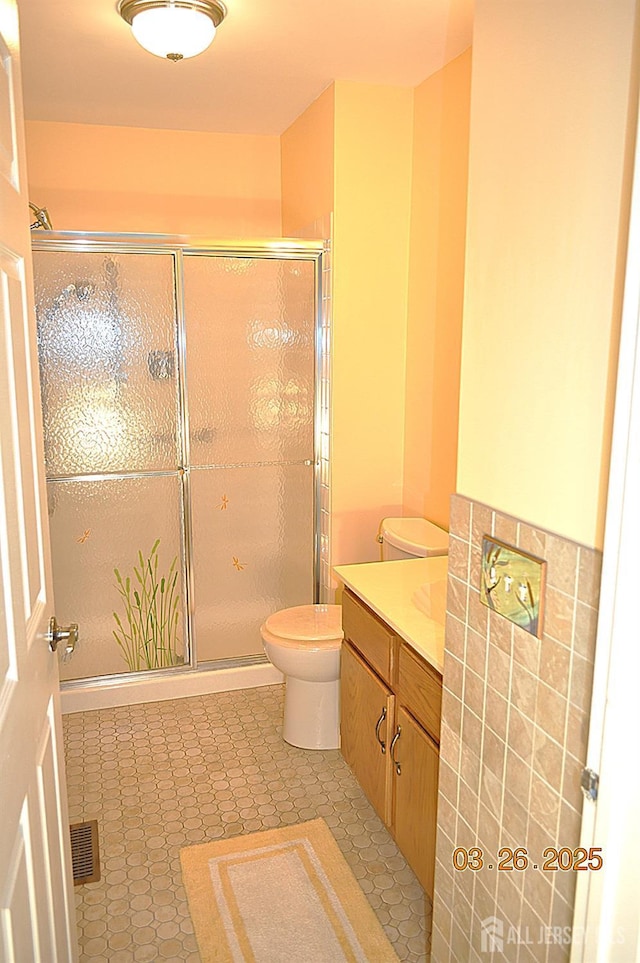 9-B Melborn Dr Unit 9B, Monroe, NJ 08831 - bathroom with vanity, a stall shower, and tile patterned floors