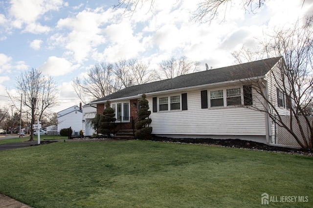 ranch-style home with a front yard