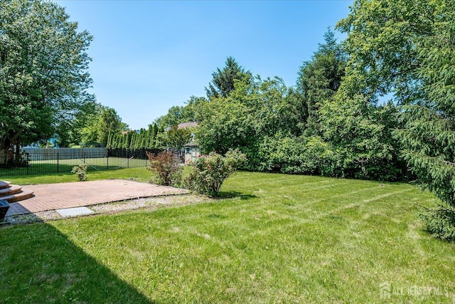 2 Durham Way E, Windsor, NJ 08520 - view of yard with a patio
