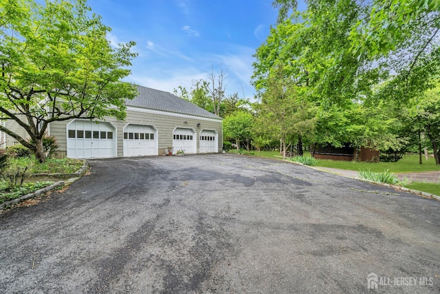 21 Shadyside Ct, Branchburg, NJ 08876 - garage with driveway