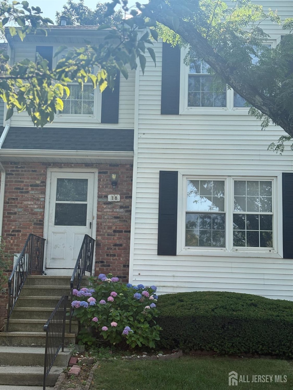 18 Delikat Ln, Sayreville, NJ 08872 - view of front of property with brick siding