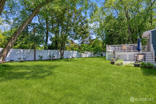 4 Wedgewood Ct, East Brunswick, NJ 08816 - view of yard with a deck