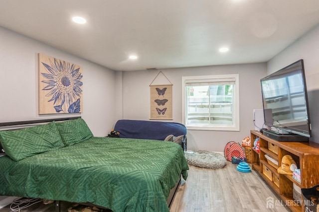 4 Wedgewood Ct, East Brunswick, NJ 08816 - bedroom with wood finished floors and recessed lighting