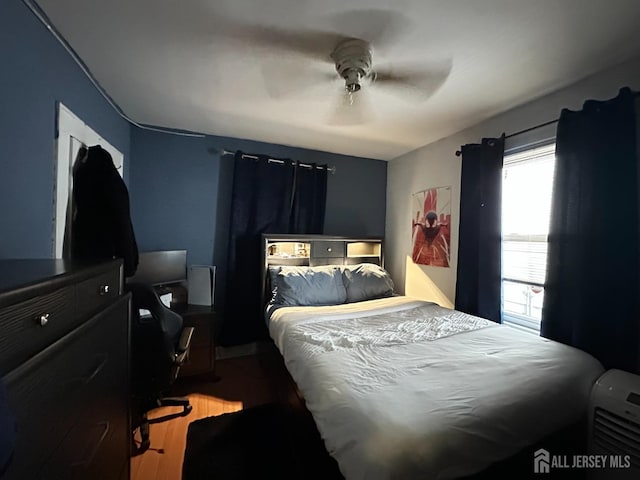 7 Hazelhurst St, New Brunswick, NJ 08901 - bedroom with wood finished floors, a ceiling fan, and a desk