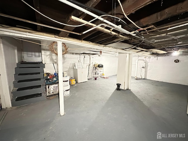 7 Hazelhurst St, New Brunswick, NJ 08901 - unfinished below grade area featuring washer / dryer