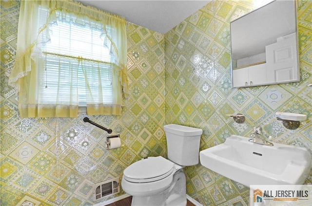 20 Rath Ln, East Brunswick, NJ 08816 - half bathroom with toilet and a sink