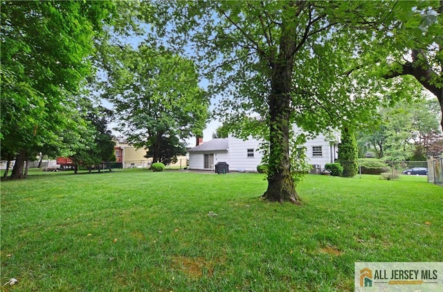 20 Rath Ln, East Brunswick, NJ 08816 - view of yard