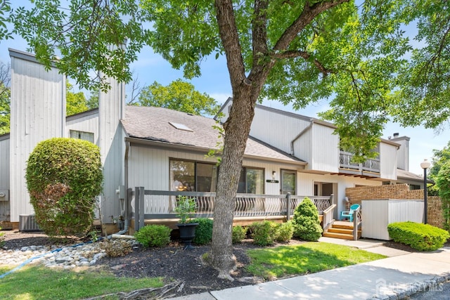 12 Arbor Ct, South Brunswick, NJ 08852 - view of front of property with roof with shingles and a deck