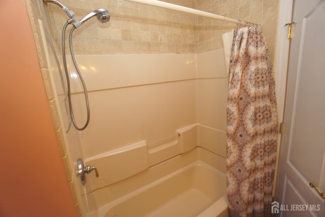 bathroom featuring shower / bath combo with shower curtain