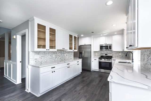 15 Pennyroyal Ct, South Brunswick, NJ 08540 - kitchen featuring stainless steel appliances, a sink, white cabinetry, tasteful backsplash, and recessed lighting