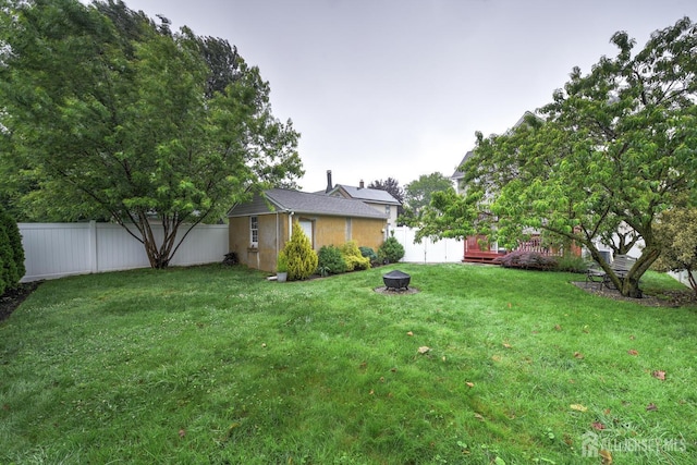 382 Highland St, South Amboy, NJ 08879 - fenced backyard with a fire pit