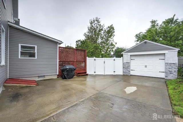 382 Highland St, South Amboy, NJ 08879 - detached garage featuring a gate and concrete driveway