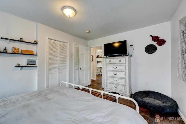 382 Highland St, South Amboy, NJ 08879 - bedroom featuring wood finished floors and baseboards
