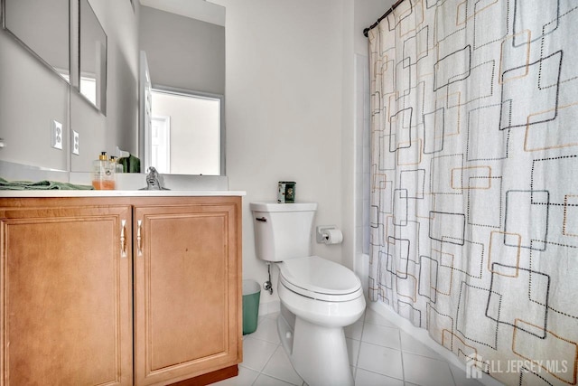 146 Aristotle Way E, Windsor, NJ 08512 - full bath featuring toilet, vanity, a shower with curtain, and tile patterned flooring