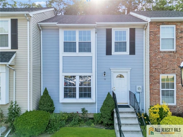 52 Lantern Ln, Sayreville, NJ 08872 - townhome / multi-family property featuring roof with shingles