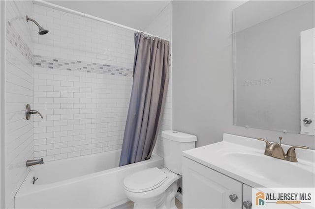 52 Lantern Ln, Sayreville, NJ 08872 - bathroom featuring shower / tub combo with curtain and vanity
