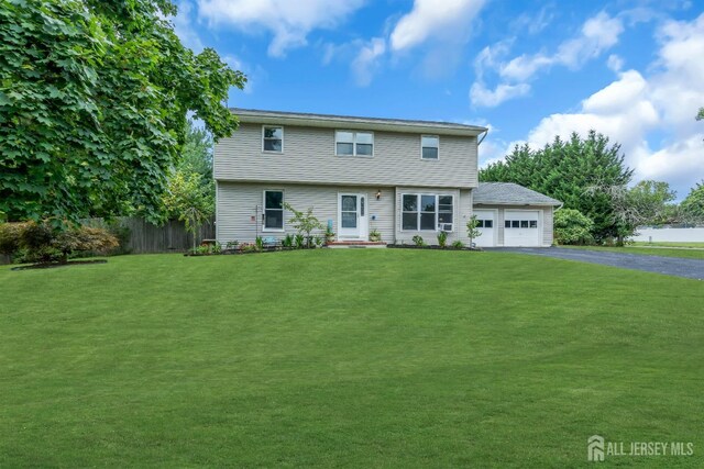 view of front of home featuring a front yard and a garage