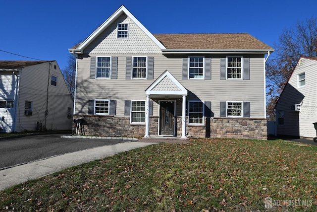 view of front facade with a front lawn