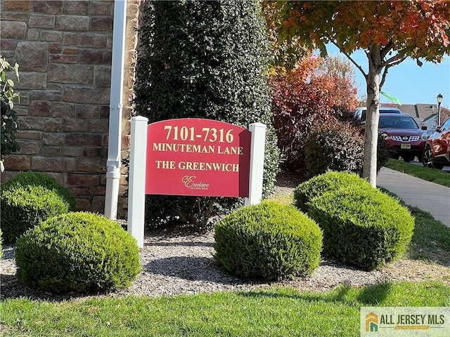 view of community / neighborhood sign