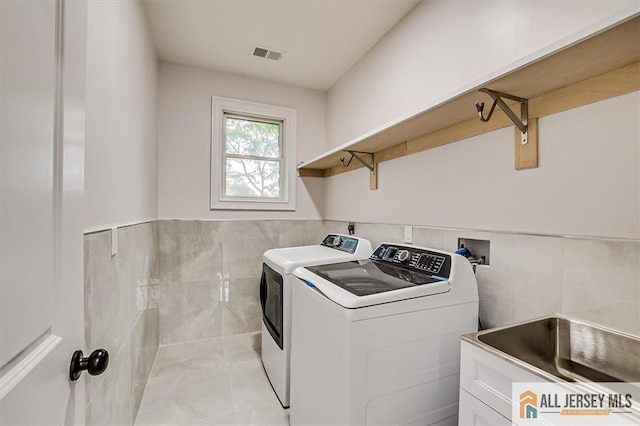 4 Hemlock Dr, Edison, NJ 08820 - washroom with tile walls, washing machine and clothes dryer, and wainscoting