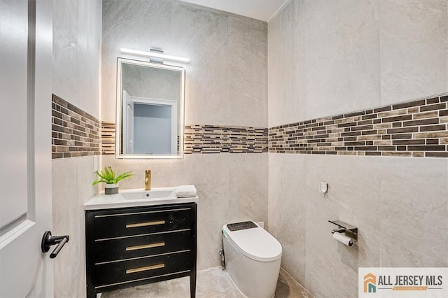4 Hemlock Dr, Edison, NJ 08820 - bathroom featuring tile walls, vanity, and toilet