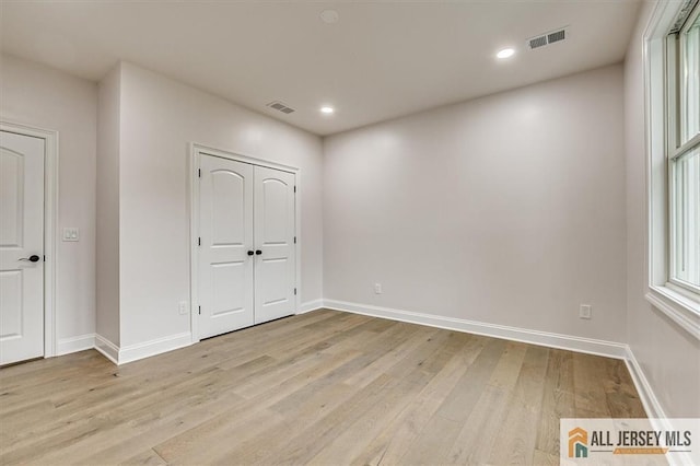 4 Hemlock Dr, Edison, NJ 08820 - unfurnished bedroom with light wood-style floors, baseboards, recessed lighting, and a closet