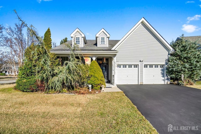 view of front facade with driveway, an attached garage, and a front yard